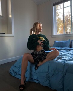 Daisy-Keech-Feet-5573203.jpg