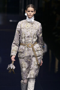 DolceGabbana2006WomenRTW266.thumb.jpg.954127282cb1b3f765b750ba91a1c04d.jpg