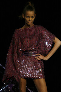 DolceGabbana2007WomenRTW144.thumb.jpg.d6704fb3d1ca00e1d5c3d10971998c36.jpg