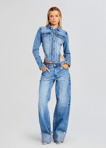 Ecommerce_Crop-23-11-15_CAROLINAJACKET_MARGOJEANS_RIVER__0831_ECOMM.jpg