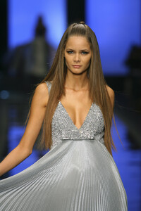 ElieSaab2007HauteCouture89.thumb.jpg.68bdcc55213646558732b54f76e2a3ac.jpg