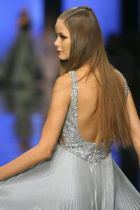 ElieSaab2007HauteCouture90.thumb.jpg.9ca2588a12e5dc2077108f8b61950285.jpg