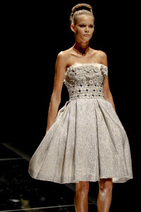 ElieSaab2008HauteCouture14.thumb.jpg.83fd247c4e05df5e046d94854e6580b3.jpg