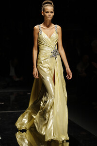 ElieSaab2008HauteCouture268.thumb.jpg.ec2d19d11547d37045444629855917b5.jpg