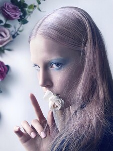 ElisabethErmbyCamillaAkrans(MorningDew-Dior5Spring2014)2.thumb.jpg.d0a03566500074ed6f45adccc129867c.jpg