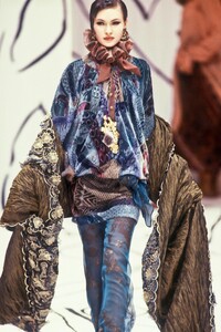 EmanuelUngaro1993HauteCouture46.thumb.jpg.b6f31c7587e6b0cdc104146040045925.jpg