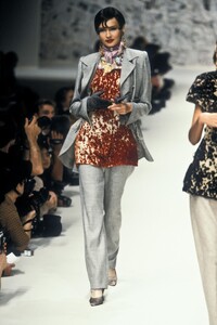 EmanuelUngaro1995HauteCouture12.thumb.jpg.2e890e23e8b1c1aed972b0e61498cfec.jpg