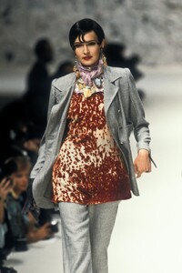 EmanuelUngaro1995HauteCouture14.thumb.jpg.dd979814dce00c009fe1dd93b52bba84.jpg