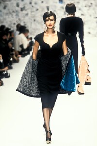 EmanuelUngaro1995HauteCouture33.thumb.jpg.1bb954033f73e5108d06f13a0af2f961.jpg