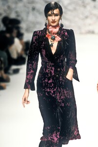 EmanuelUngaro1995HauteCouture7.thumb.jpg.1b746d1cebbd2ddf513442a7702d4087.jpg