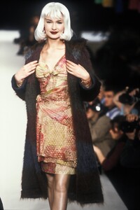 EmanuelUngaro1995WomenRTW148.thumb.jpg.641747349d7ef874a92e5a0e9ffa88fa.jpg
