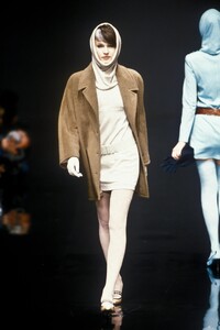 EmanuelUngaro1996WomenRTW15.thumb.jpg.237e53cbae93102239b0ba1f7db454f4.jpg