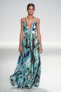 EmilioPucci2006WomenRTW135.thumb.jpg.6996d4f24ffa19480bb4296b0ae90dce.jpg