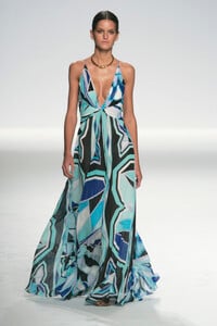 EmilioPucci2006WomenRTW136.thumb.jpg.d4cb4c3b2fbeff089393a27e908b2f69.jpg