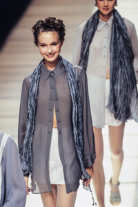EmporioArmani1995WomenRTW111.thumb.jpg.c4961b7619b65d0102b129277c8e9b3a.jpg