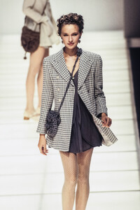EmporioArmani1995WomenRTW50.thumb.jpg.80a42f7d03bd8a1487a077269dbda579.jpg