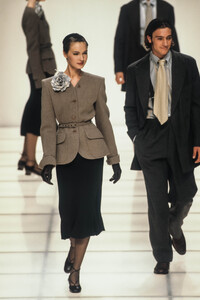 EmporioArmani1995WomenRTW66.thumb.jpg.d50dc237d948082af235d53be5d08c03.jpg