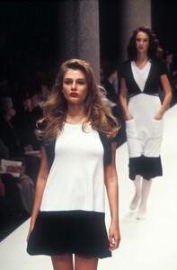 Fendi1995WomenRTW101.thumb.jpg.444363d58bb424863866d927b453b929.jpg