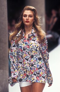 Fendi1995WomenRTW63.thumb.jpg.3782d20f2fa569b4ff7841f8686ef0b4.jpg