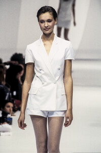 Genny1995WomenRTW107.thumb.jpg.602a4dc1ff6ae8f757f7f31b2ca42bf5.jpg