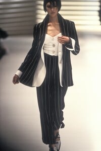 GianfrancoFerre1994WomenRTW90.thumb.jpg.e8efee6b232751296252802099df851d.jpg