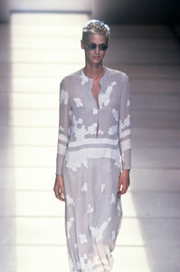 GiorgioArmani1997WomenRTW106.thumb.jpg.87aeea06ee18e4fd7160574466c265eb.jpg