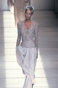 GiorgioArmani1997WomenRTW120.thumb.jpg.cc9035a397d914af23a8631064d9d5d7.jpg