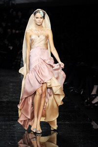 GiorgioArmaniPrive2007HauteCouture229.thumb.jpg.1eb5894a8bc8005ac677c23b07db4c1b.jpg