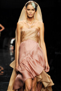 GiorgioArmaniPrive2007HauteCouture230.thumb.jpg.4285547fa48b18ddf516910f3ddce75e.jpg