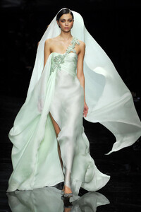 GiorgioArmaniPrive2007HauteCouture271.thumb.jpg.bcfdb59e21b281a26d72ba9b8d916b37.jpg