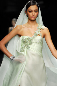 GiorgioArmaniPrive2007HauteCouture274.thumb.jpg.899670160e2e7cdbc5384e8417129725.jpg