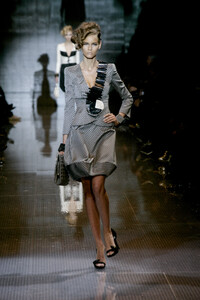 GiorgioArmaniPrive2008HauteCouture15.thumb.jpg.6f9af07fdcc60dafbecb0d7e63548efd.jpg