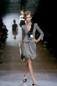 GiorgioArmaniPrive2008HauteCouture16.thumb.jpg.4f067b9f32f6b7bc790f8ffd5d6c8008.jpg