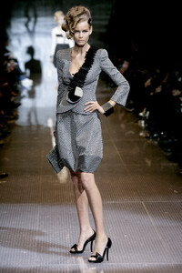 GiorgioArmaniPrive2008HauteCouture21.thumb.jpg.96b0a325098af63a844705c42bd883a3.jpg