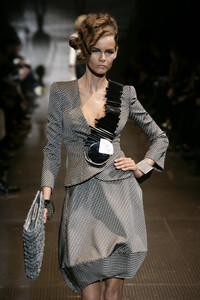 GiorgioArmaniPrive2008HauteCouture22.thumb.jpg.da87dc0ebd6cb07a99dbf6143599d917.jpg