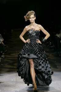 GiorgioArmaniPrive2008HauteCouture224.thumb.jpg.4d184318449d6c28d6830f23d9933849.jpg