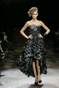 GiorgioArmaniPrive2008HauteCouture225.thumb.jpg.b4ca6603d3638edfb873bd63145fc9a3.jpg