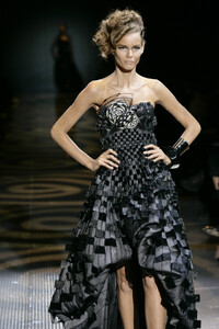 GiorgioArmaniPrive2008HauteCouture226.thumb.jpg.70cc364b85319529fdaa1441841ab458.jpg