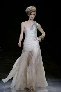 GiorgioArmaniPrive2008HauteCouture241.thumb.jpg.2b2893ecb9d87d0cc5b7920a3b9d4770.jpg