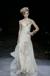 GiorgioArmaniPrive2008HauteCouture242.thumb.jpg.fe7f2d9666509590a8d451c958ac646c.jpg