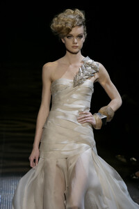 GiorgioArmaniPrive2008HauteCouture243.thumb.jpg.1935336d28dacc169cca05a10915dc77.jpg