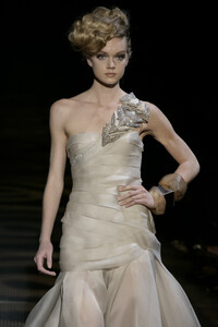 GiorgioArmaniPrive2008HauteCouture244.thumb.jpg.c868ff8af3f8a322592a959e7da01e75.jpg