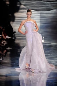 GiorgioArmaniPrive2010HauteCouture217.thumb.jpg.e979362eefd06137a401eb0f8601d999.jpg