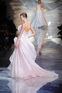 GiorgioArmaniPrive2010HauteCouture219.thumb.jpg.2e4f90822726205595cdafaf37e1a56f.jpg