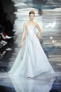 GiorgioArmaniPrive2010HauteCouture225.thumb.jpg.fd40e8b7dd1693a976d926d927fbc256.jpg