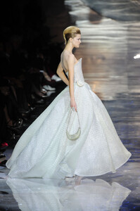 GiorgioArmaniPrive2010HauteCouture226.thumb.jpg.d7c8197fabbe27d0155b344d4444dd47.jpg