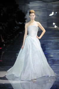 GiorgioArmaniPrive2010HauteCouture227.thumb.jpg.06a3ac754ce02d6042f116110c87077c.jpg