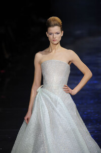 GiorgioArmaniPrive2010HauteCouture228.thumb.jpg.3d7b7b926d8f55a9887078d7754e2170.jpg