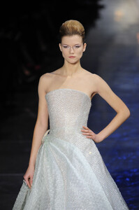 GiorgioArmaniPrive2010HauteCouture229.thumb.jpg.dfc5f585a8bbcc8af143cd173bf4859d.jpg