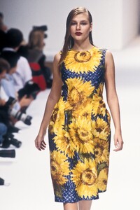 Gucci1995WomenRTW51.thumb.jpg.ad61e4d24a3eb3e15c469eda267161ee.jpg